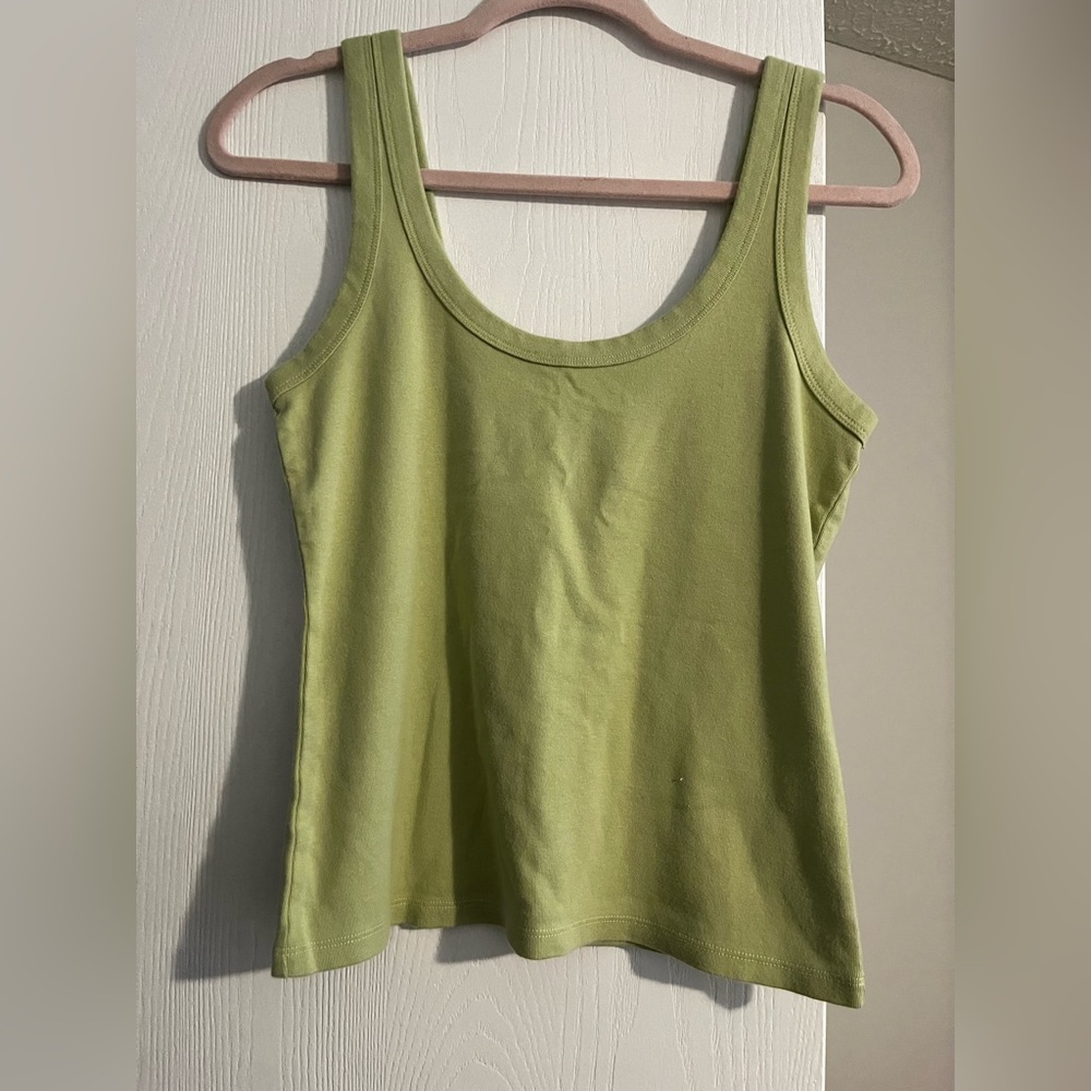 Women’s Scoopneck Tuckable Tank Top